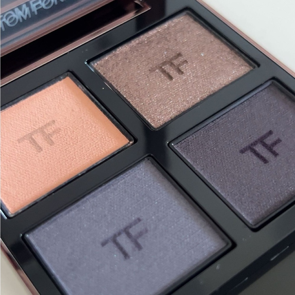 Tom Ford Eye Color Quad Crème in Shade Iconic Smoke - Picture 7 of 8